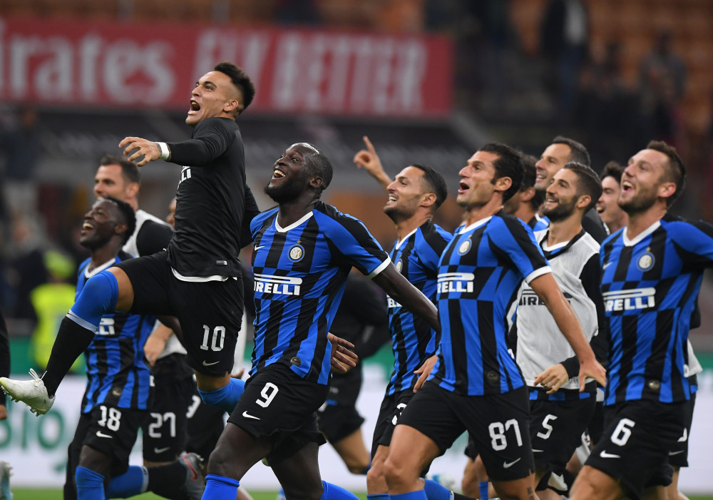 IG赢比赛炫神光速滑跪！自称11年老粉，粉丝不买账举报到扫黑办